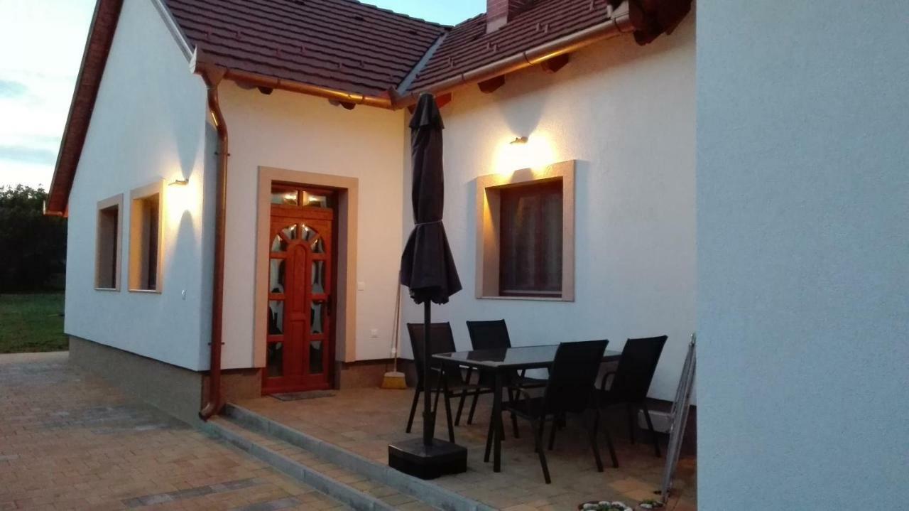 Egrelato Vendeghaz Apartment Balatonakali Exterior photo